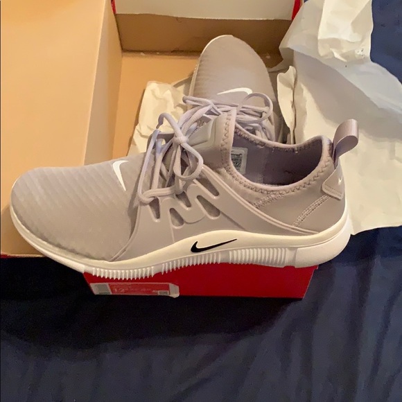 nike acalme grey